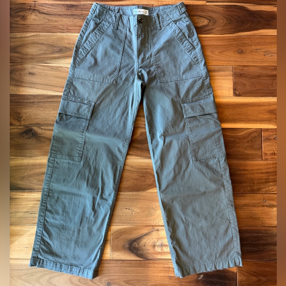 Abercrombie & Fitch women’s Cargo Pants